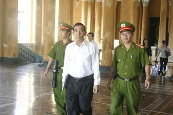 Luật sư bào chữa đề nghị tuyên hủy bản án sơ thẩm đối với bị cáo Huỳnh Ngọc Sĩ